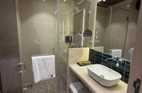 Versova Hotel | La Fenice Resort Madh Island