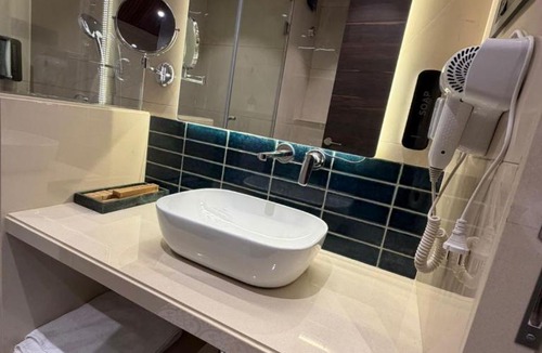 Versova Hotel | La Fenice Resort Madh Island