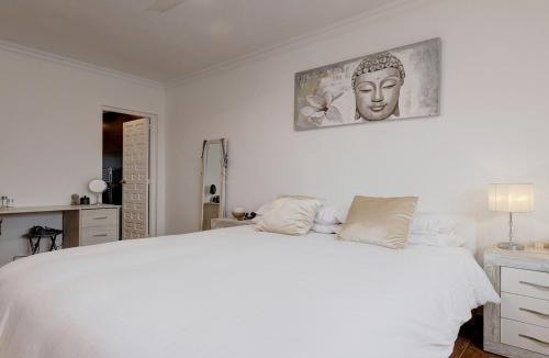 Saunta Vaddo Ski Chalet | La Portabe Oyster Villa by Hotel Baga Oyster