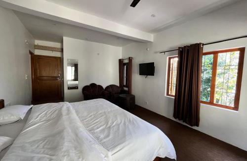 Bhimtal House | Lake Darshan Homestay
