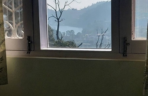 Bhimtal Hotel | LakeBreeze By Sunrise