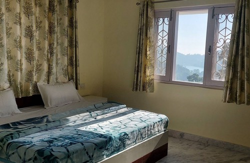 Bhimtal Hotel | LakeBreeze By Sunrise
