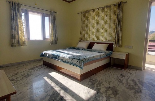 Bhimtal Hotel | LakeBreeze By Sunrise