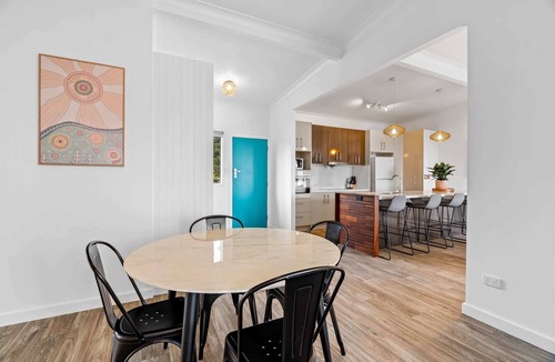 Buff Point Apartment | Lakeside 2-Bed Retreat with Sunny Balcony
