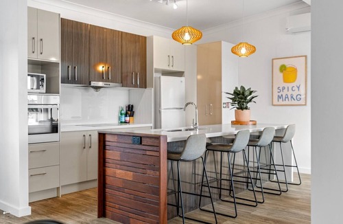 Buff Point Apartment | Lakeside 2-Bed Retreat with Sunny Balcony