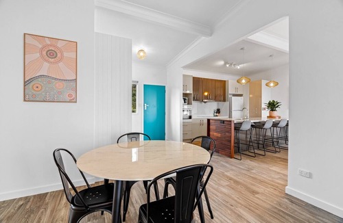 Buff Point Apartment | Lakeside 2-Bed Retreat with Sunny Balcony
