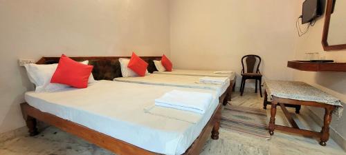 Khajuraho House | Lakeside Hostel & Homestay