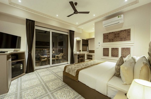 Udaipur Hotel | Lakeside Leisure A Lake View Hotel