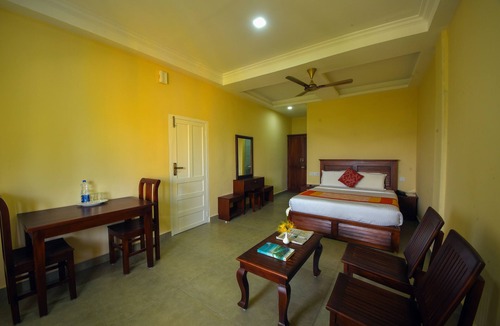 Chinnakanal Hotel | Lakezone Holiday Resort