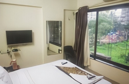 Lokhandwala Complex Hotel | Lalsai Residency