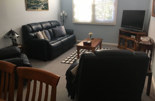 Coonabarabran House | Langley Cottage Family Room with Wi-Fi