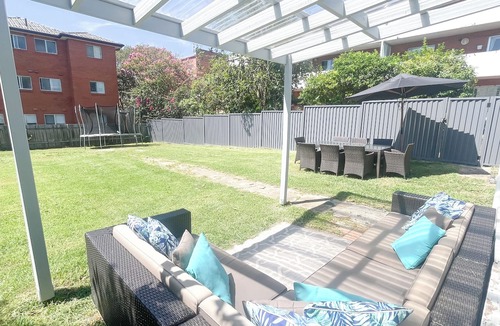 Freshwater House | Large 4 bdrm Freshwater House. WALK TO BEACH. Pet friendly. HUGE YARD