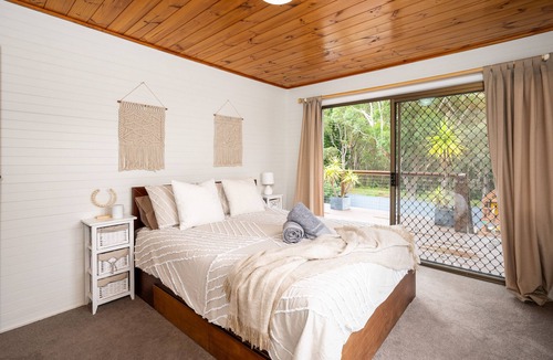 Callala Beach House | Large Pet Friendly house with pool