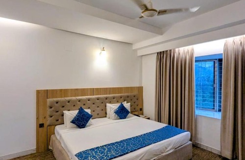 Banani Hotel | Laurel Lakefront Hotel