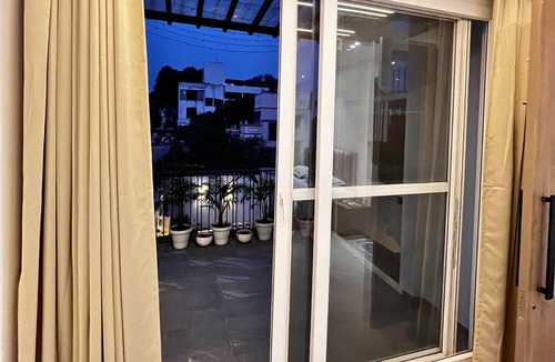 Sarnath Villa | Leela Villa Varanasi, 2BHK private villa with pool, lawn, bonfire and caretaker