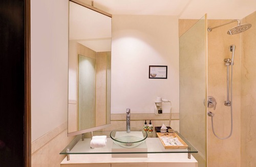 Sector 29 Hotel | Lemon Tree Premier 2, Gurugram