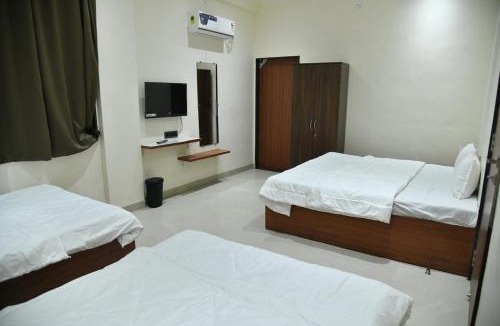 Akalkot House | LEO Deluxe & Suite Room