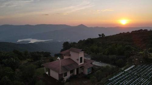 Mahabaleshwar House | Lifeline Villas - Horizon Backwater Luxe Infinity Pool Villa