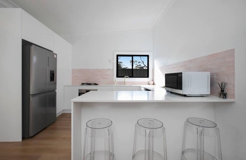 Croydon Apartment | Light-Filled Designer Apartment in Croydon