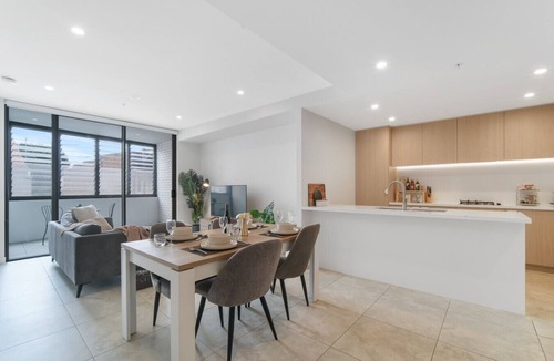 Marrickville Apartment | Light-Filled Homey 2BR Free Parking