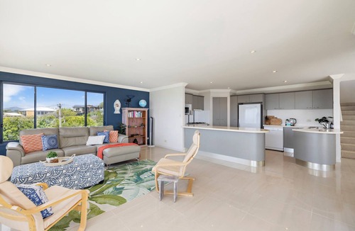 Emerald Beach House | Lighthouse at Emerald Beach Amazing Ocean Views, Pet Friendly