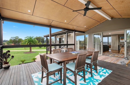 Keinbah House | Lilies Luxury Pool Retreat Lakeside on Lovedale 5 star