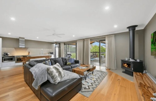 Keinbah House | Lilies on Lovedale Estate - Heated Pool and Spa