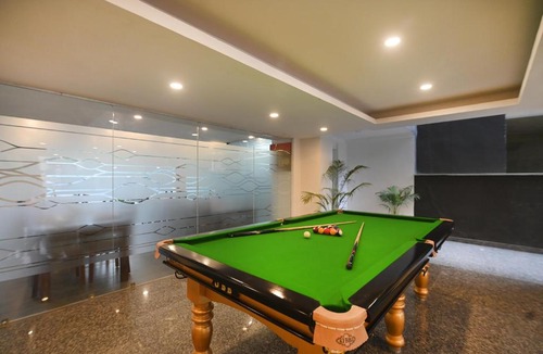 DLF Phase 3 Hotel | Limewood Stay - Cyber City