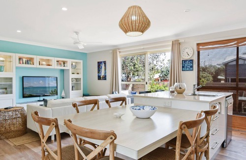 Boomerang Beach Villa | Little Plett - Location, Location, Location ( Convenience, Convenience, Convenience)