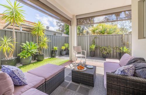 Corlette House | Living the dream, 7a Sandy Point Rd - views, air con, linen