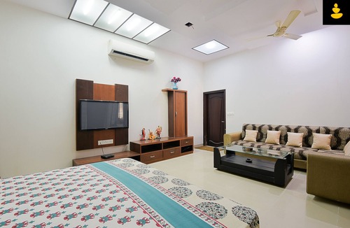Jaipur House | LivingStone 4 BHK Farmhouse in Pink City