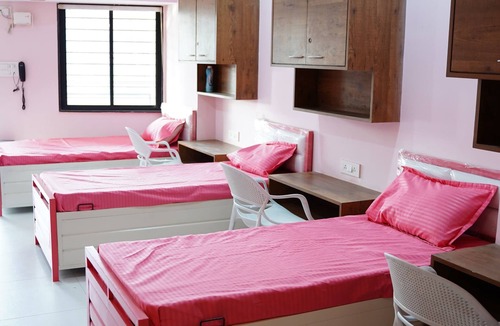 Gota Hostel | LIVZO - PINK HOUSE