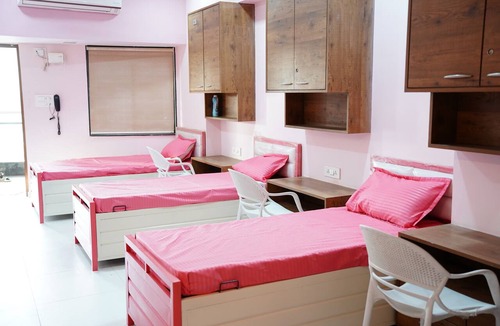 Gota Hostel | LIVZO - PINK HOUSE