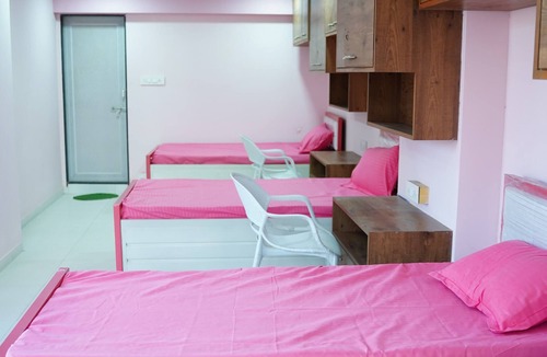 Gota Hostel | LIVZO - PINK HOUSE