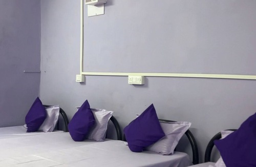 Naranpura Hostel | LIVZO - PURPLE HOUSE