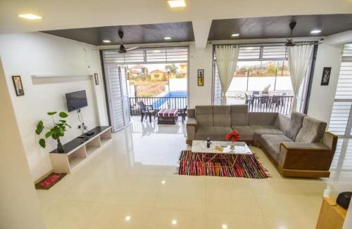 Malavli Villa | ll EMPYREAN STAY ll LUXE ll FORTUNE VILLA ll 4BHK ll AC ll BIG POOL