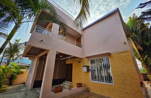 Malavli Villa | ll EMPYREAN STAYS ll SUPREME VILLA II 3BHK II AC II PVT POOL II MINI BAR