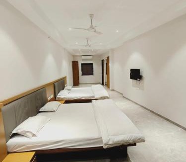 Hinganghat Hotel | LL Palace