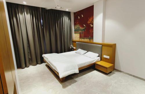 Hinganghat Hotel | LL Palace