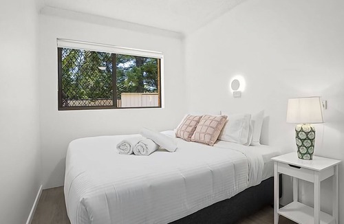 Coffs Harbour Apartment | Located just 600 beach, Coffs Mediterranean Villa 4 is a spacious one bedroom apartment