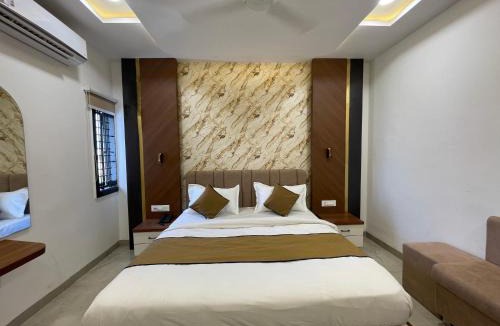 Sanwer Hotel | LOTO Hotel The Seemank Aurobindo Hospital Indore