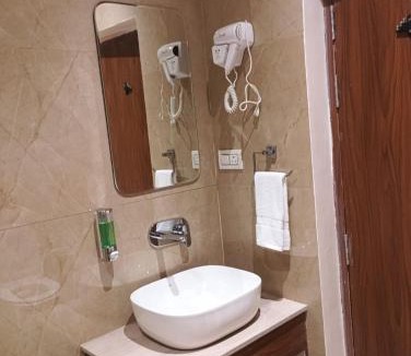 Mahmoorganj Hotel | Lotus feet inn