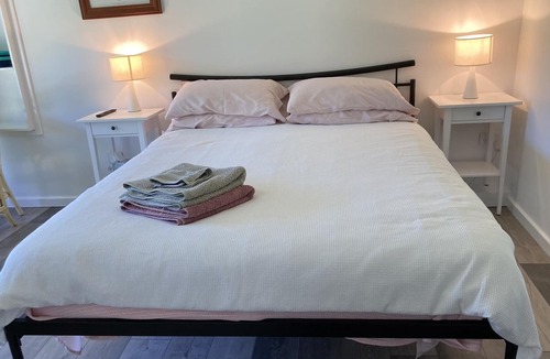 Caves Beach Apartment | Lovely one bedroom studio close to beach