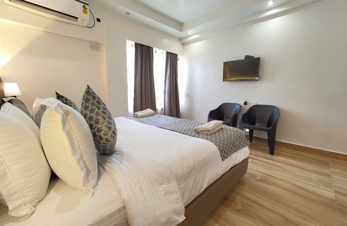 Gomti Nagar Hotel | Lucknow Hotel P-R-I-S-H-A Stay