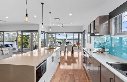 Silverwater House | Luminara Lago 6br Waterfront Retreat with Pool at Silverwater