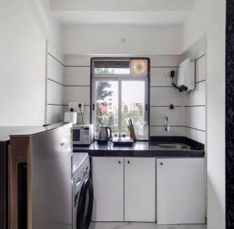 Ranwar Apartment | Luna: Chic Secure 1 BHK in the Heart of Bandra W