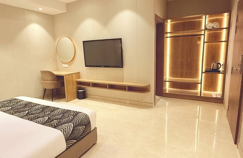 Kanpur Hotel | Lush Premier Hotel