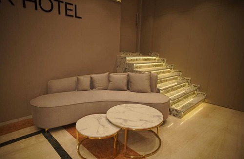 Kanpur Hotel | Lush Premier Hotel