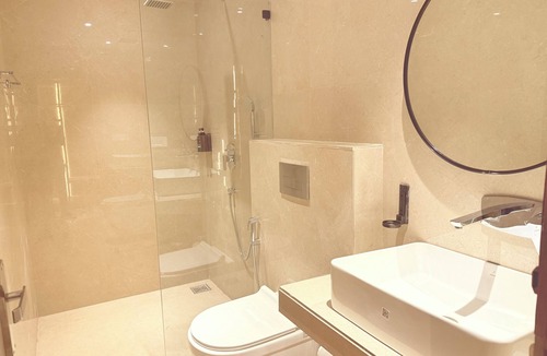 Kanpur Hotel | Lush Premier Hotel