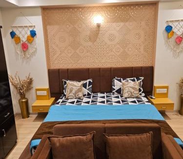 Gomti Nagar Hotel | LUSH STAYS x DLF Mypad